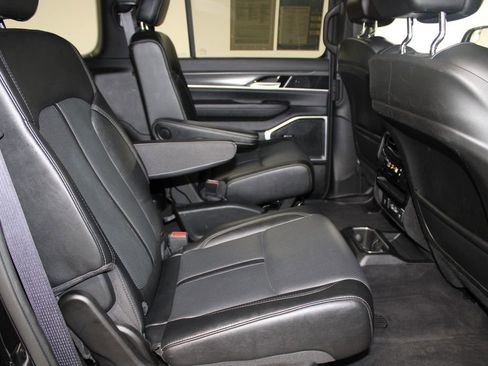 Used 2024 Jeep Wagoneer Series II image 31