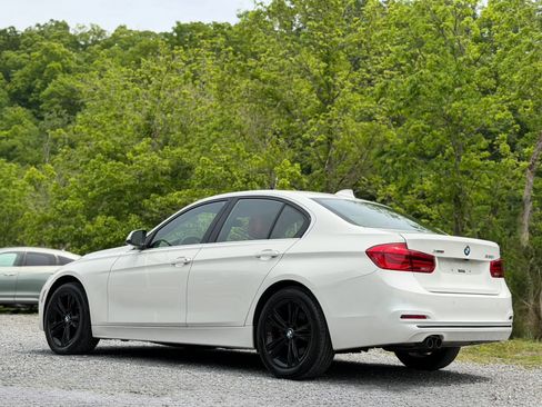 Used 2017 BMW 330i xDrive Sedan AWD/4WD image 4