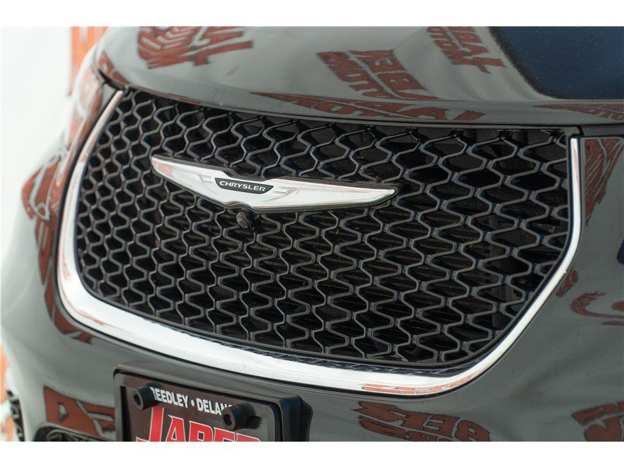 Used 2023 Chrysler Pacifica Touring-L FWD image 29