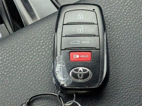 Used 2025 Toyota Camry SE image 31