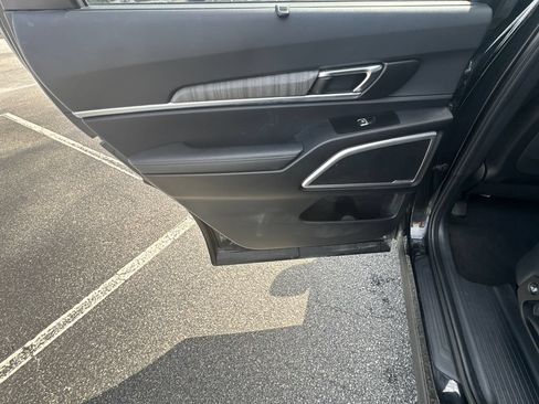 Certified 2024 Kia Telluride EX w/ EX Captain's Chair Package FWD image 22