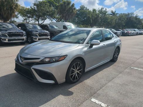 Used 2023 Toyota Camry SE w/ Convenience Package FWD image 10