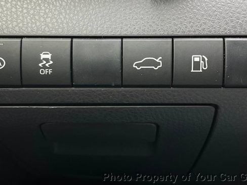 Used 2018 Toyota Camry LE FWD image 25