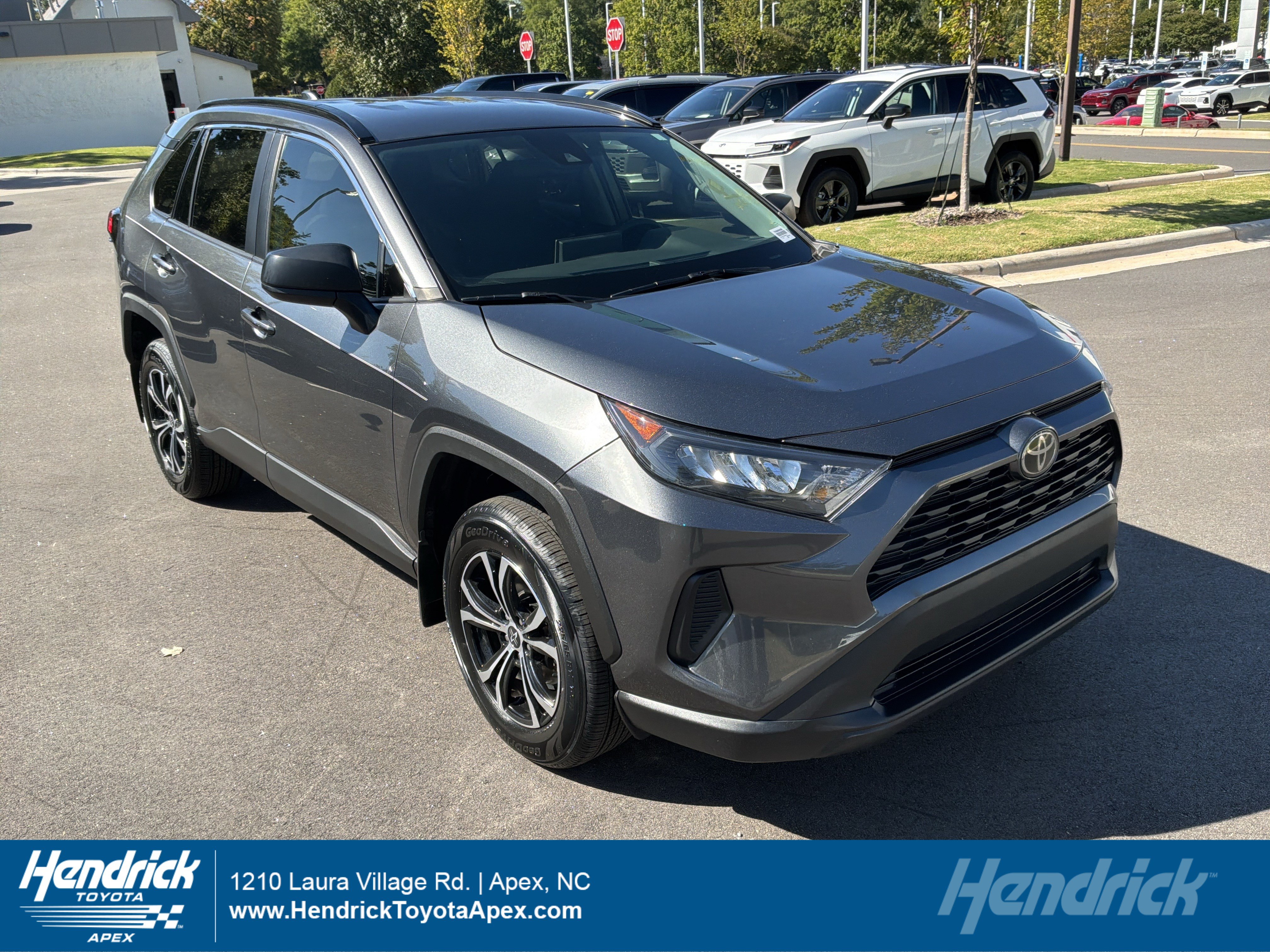 Used 2021 Toyota RAV4 LE AWD/4WD image 1