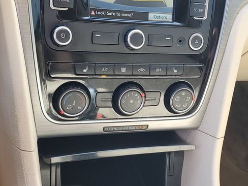 Used 2014 Volkswagen Passat 1.8T SE FWD image 25