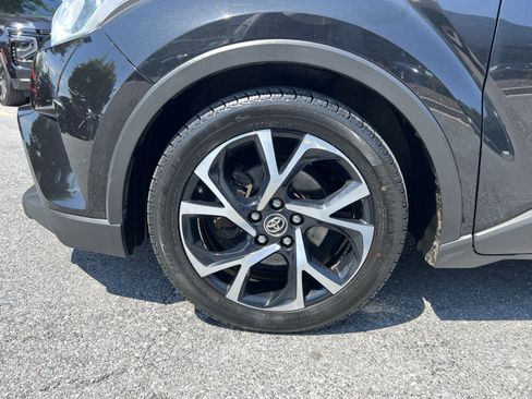 Used 2018 Toyota C-HR XLE FWD image 12