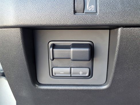 Used 2025 Chevrolet Colorado LT w/ Advanced Trailering Package image 17