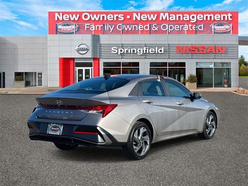 Used 2025 Hyundai Elantra SEL image 5