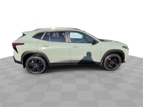Used 2024 Chevrolet Trax ACTIV w/ Sunroof Package image 9