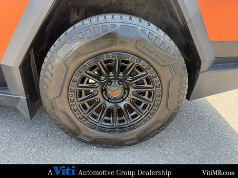 Used 2024 Tesla Cybertruck AWD Crew Cab image 13