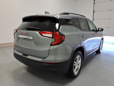 Used 2024 GMC Terrain SLE w/ Driver Convenience Package FWD image 3