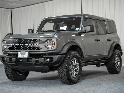 Certified 2025 Ford Bronco Badlands image 3