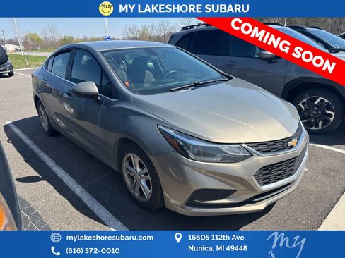 Used 2017 Chevrolet Cruze LT FWD image 1