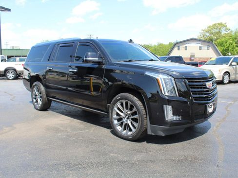 Used 2019 Cadillac Escalade ESV Platinum w/ Escalade Sport Edition AWD/4WD image 3