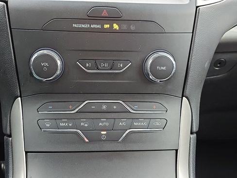 Used 2019 Ford Edge SEL image 18