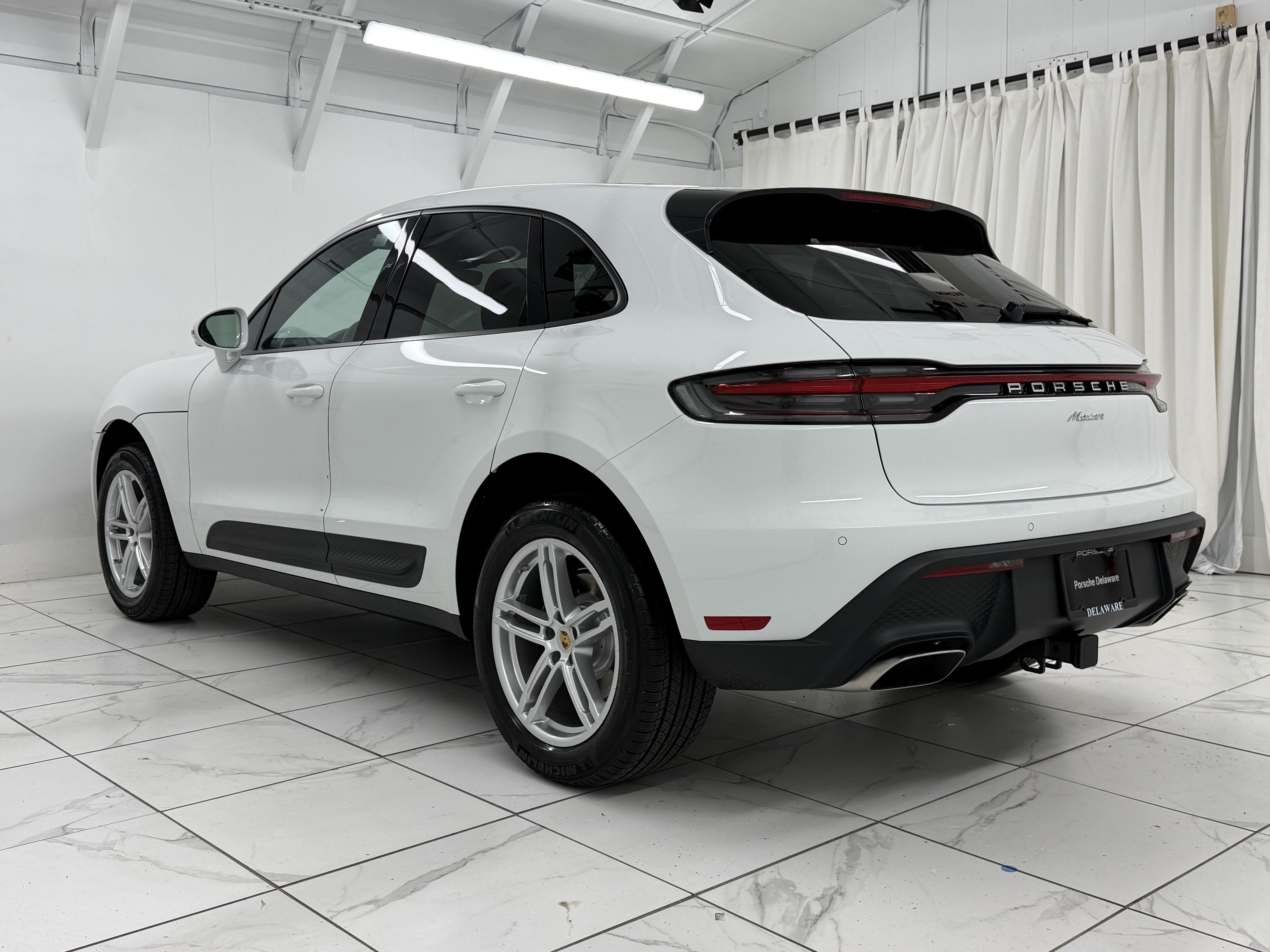 Certified 2026 Porsche Macan AWD/4WD image 2