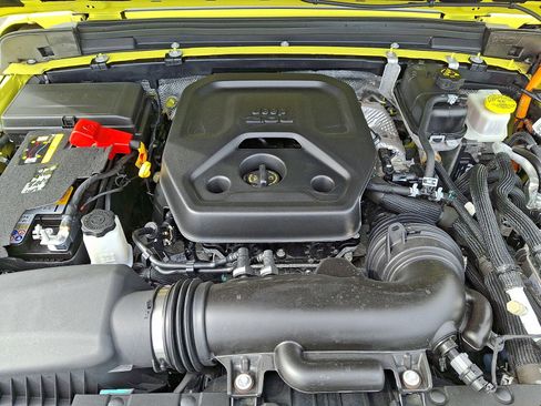 Used 2024 Jeep Wrangler Unlimited w/ Convenience Group AWD/4WD image 27