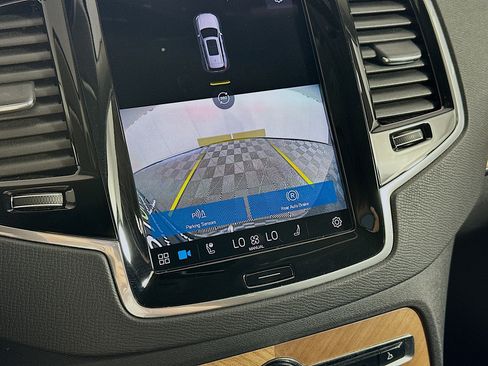 Used 2023 Volvo XC90 B6 Plus image 22