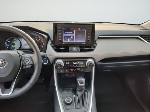 Used 2022 Toyota RAV4 XLE Premium AWD/4WD image 11