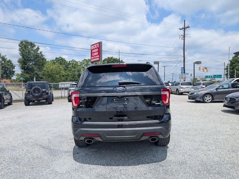 Used 2018 Ford Explorer XLT w/ Equipment Group 202A AWD/4WD image 8