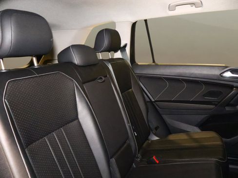 Used 2023 Volkswagen Tiguan SE image 18