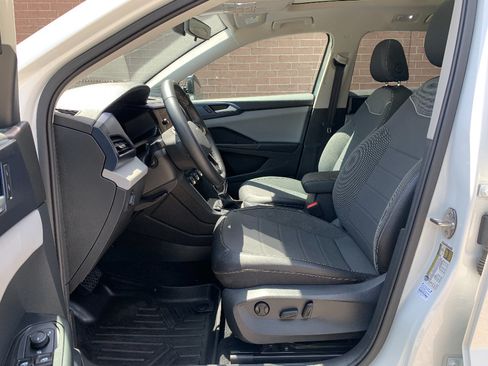 Used 2023 Volkswagen Taos SE w/ Panoramic Sunroof Package AWD/4WD image 26