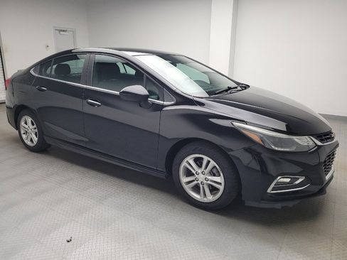Used 2017 Chevrolet Cruze LT w/ Convenience Package FWD image 11