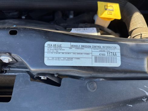 Used 2015 Chrysler Town & Country S w/ Driver Convenience Group image 24