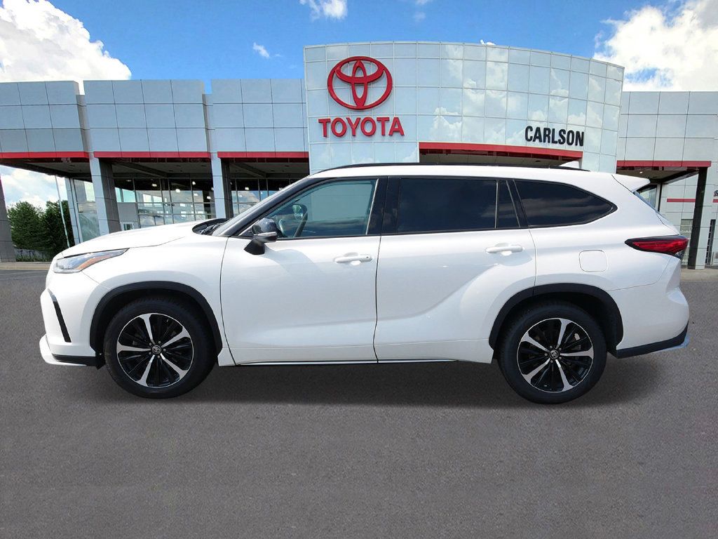 Used 2021 Toyota Highlander XSE AWD/4WD image 7