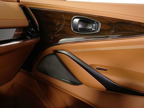 Used 2025 Aston Martin DBX 707 image 16