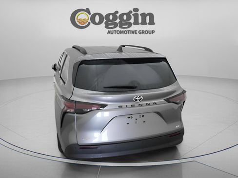 New 2026 Toyota Sienna XLE image 12