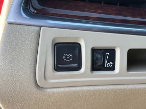 Used 2018 Cadillac XT5 Luxury w/ Driver Awareness Package image 17