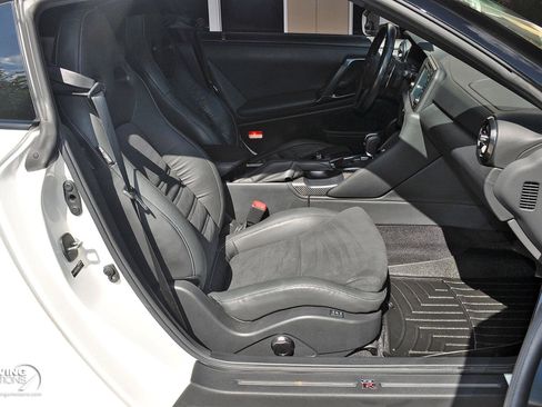 Used 2019 Nissan GT-R Premium image 17