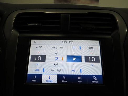 Used 2020 Ford Fusion SE FWD image 18