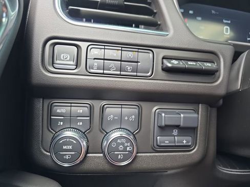 Used 2024 GMC Yukon AT4 w/ AT4 Premium Plus Package image 27