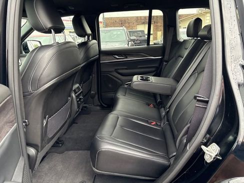 Used 2024 Jeep Grand Cherokee Limited AWD/4WD image 29