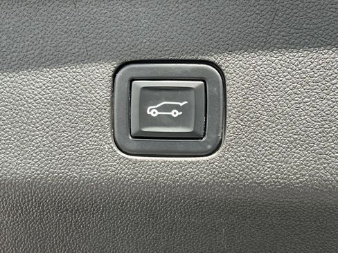 Used 2023 Cadillac Escalade ESV Premium Luxury image 26