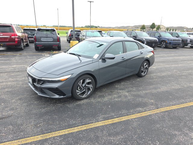 Used 2025 Hyundai Elantra SEL w/ Cargo Package FWD image 1