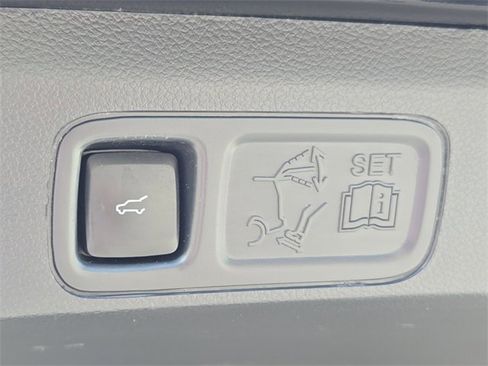 Used 2022 Ford Expedition Limited image 14