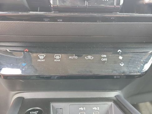 Used 2025 Nissan Kicks SR FWD image 23