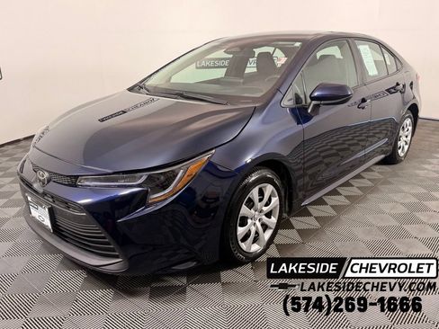 Used 2025 Toyota Corolla LE FWD image 1