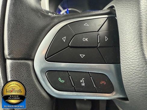 Used 2022 Chrysler Pacifica Touring-L w/ Uconnect Theater Family Group image 10