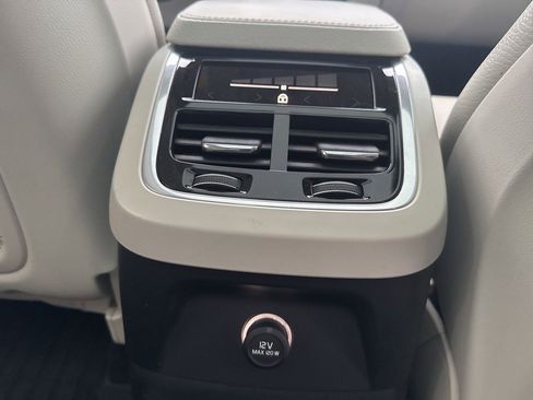 Used 2020 Volvo XC90 T8 Momentum w/ Protection Package Premier image 17