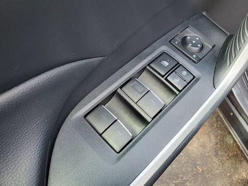 Used 2025 Toyota RAV4 XLE AWD/4WD image 15