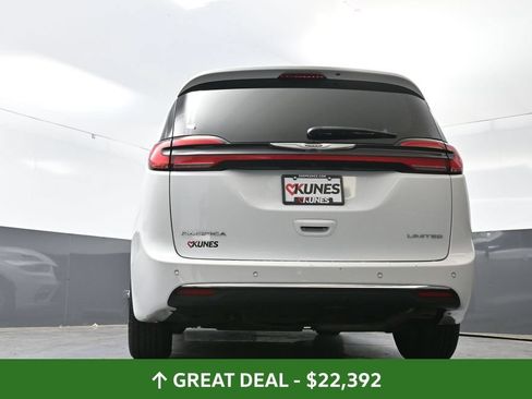 Used 2023 Chrysler Pacifica Limited FWD image 56