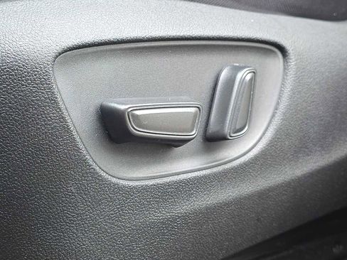 Used 2023 Toyota Highlander LE FWD image 27