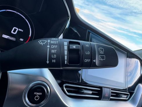 Used 2021 Kia Niro EX image 9
