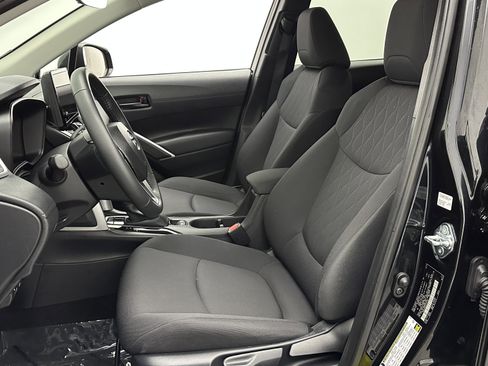 Used 2025 Toyota Corolla Cross LE image 13