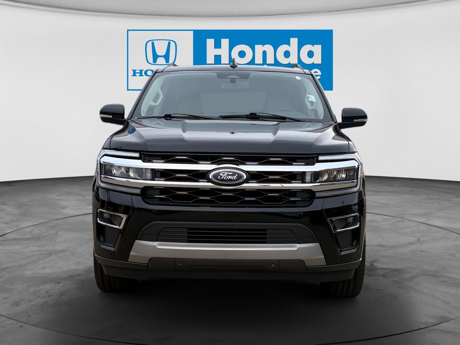 Used 2024 Ford Expedition Limited AWD/4WD image 2