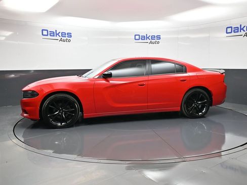 Used 2018 Dodge Charger SXT w/ Blacktop Package image 5